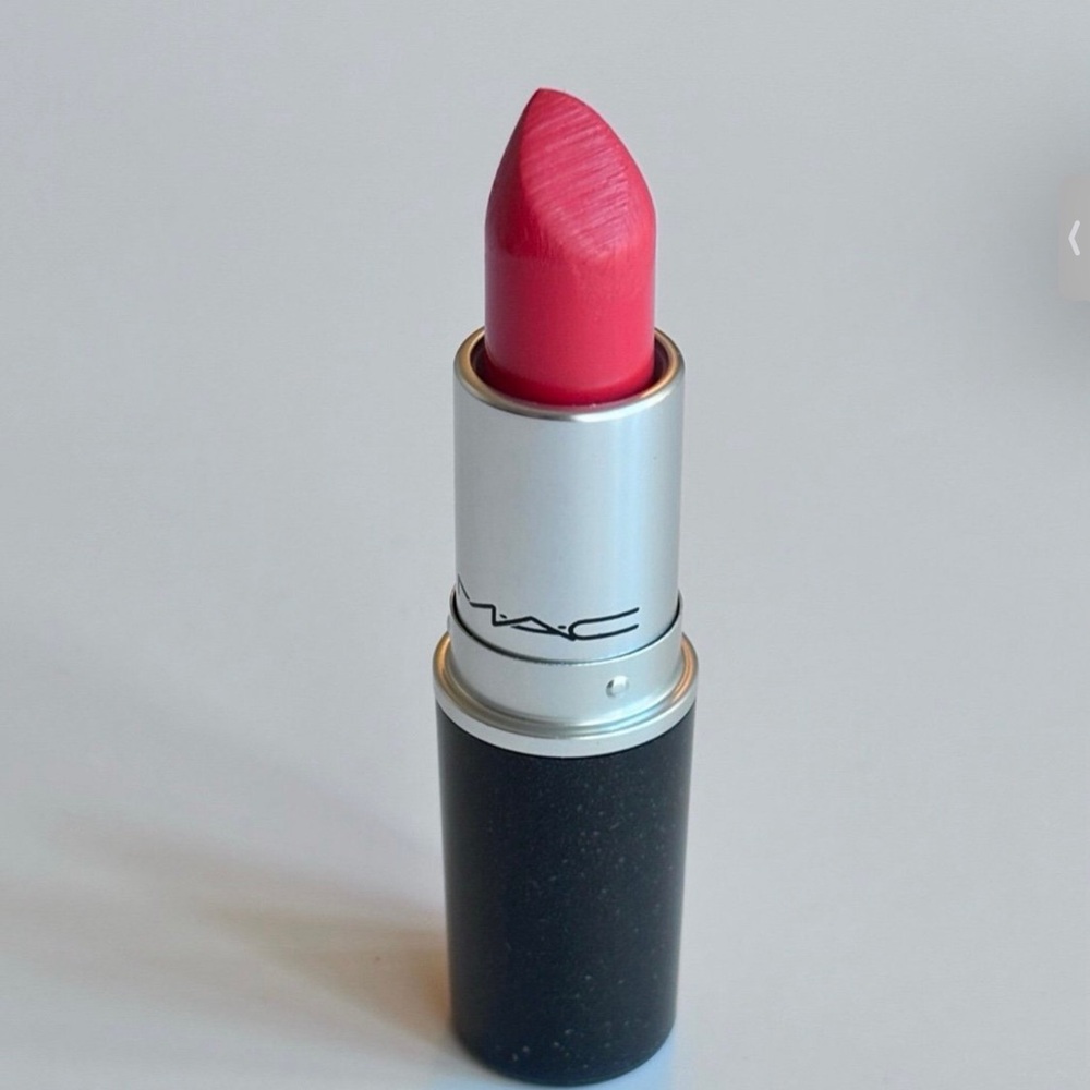 MAC LIPSTICK TOYING AROUND